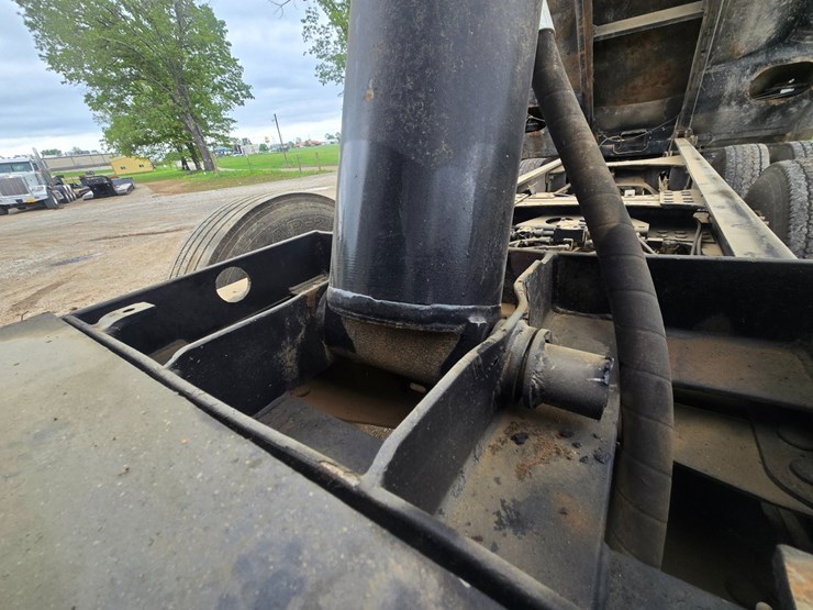 #24295-•-2011-mack-gu713-dump-truck-image-43