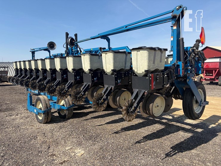 1999-kinze-2600-image-5