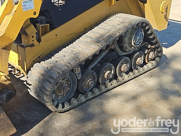2015-caterpillar-257d-image-9