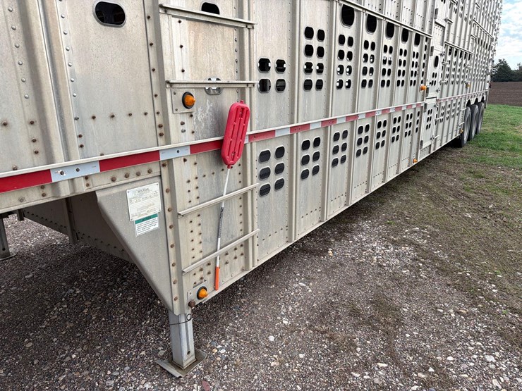 2008-wilson-livestock-trailer-image-23