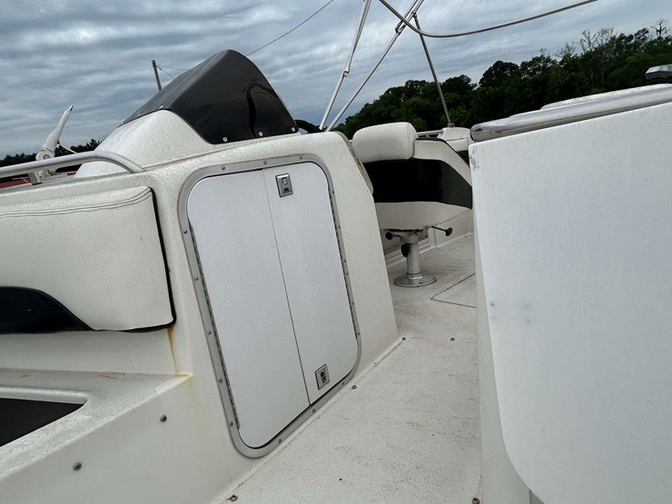 1996-chaparral-sunesta-230-deck-boat-w/mercruiser-se116-inboard/outboard-&-trailer-(no-title~bos-onl-image-16