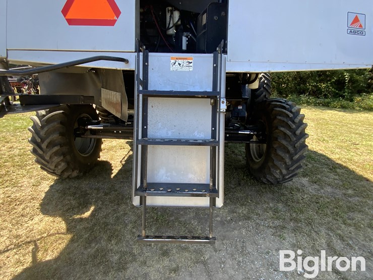 2000-gleaner-r62-image-16