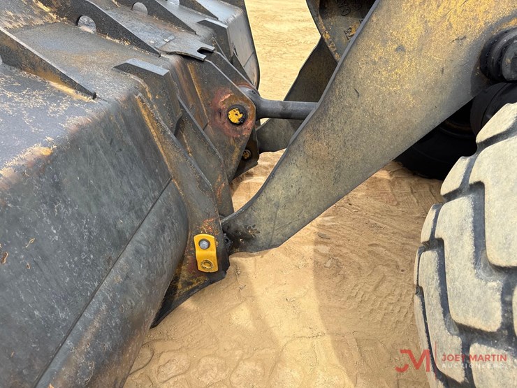 caterpillar-416-image-7