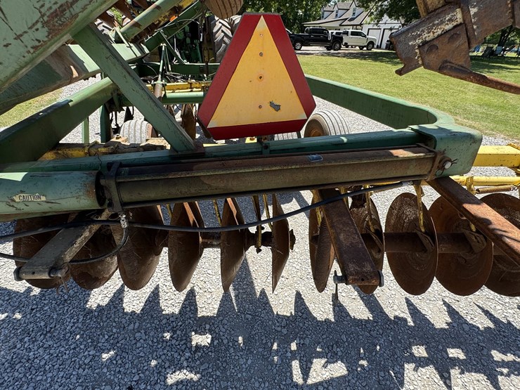 john-deere-220-image-13