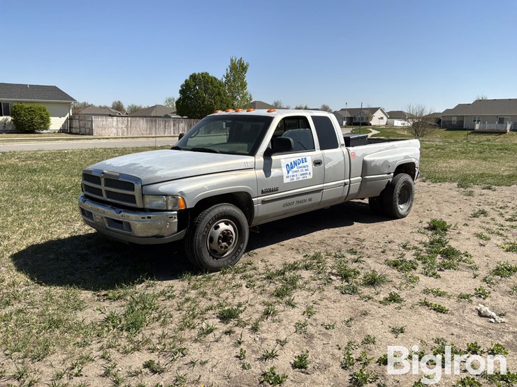 2000-dodge-ram-3500-image-1