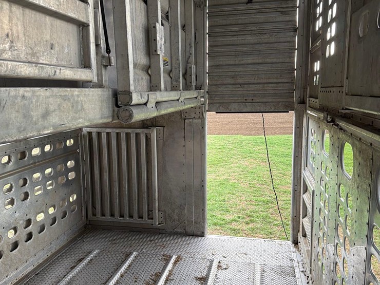 2008-wilson-livestock-trailer-image-52
