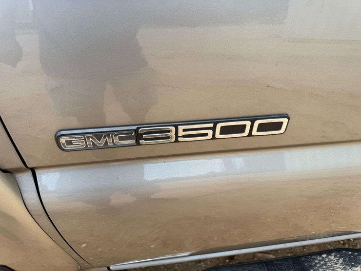 2002-gmc-sierra-3500-image-28