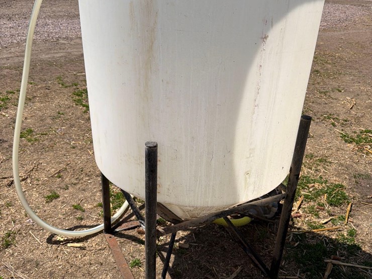150-gallon-bottle-mixing-tank-image-3