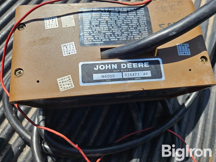 john-deere-300-image-7