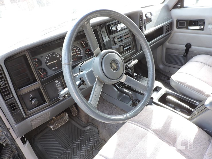 1993-jeep-cherokee-image-6