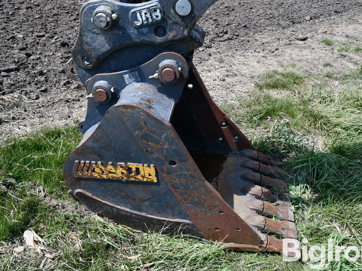 2014-deere-130g-image-12