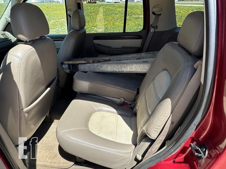 2004-ford-explorer-image-8