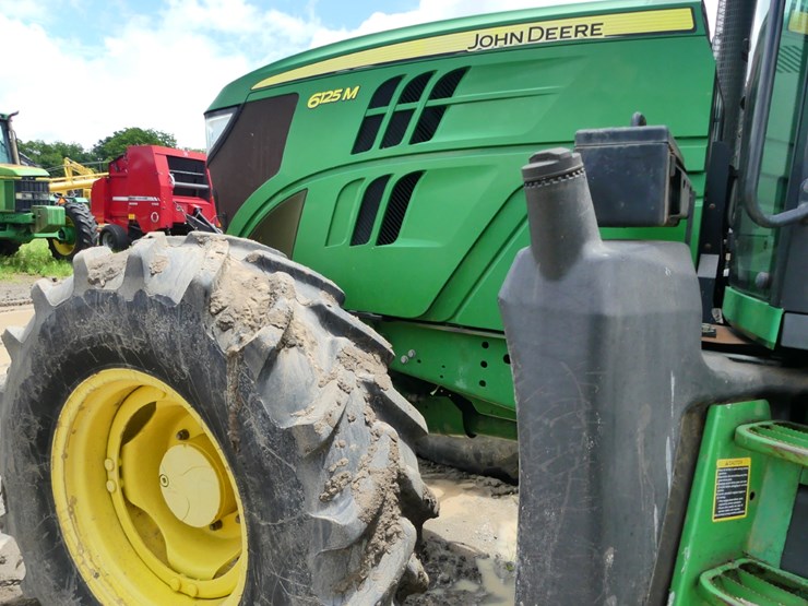 2013-john-deere-6125m-image-8