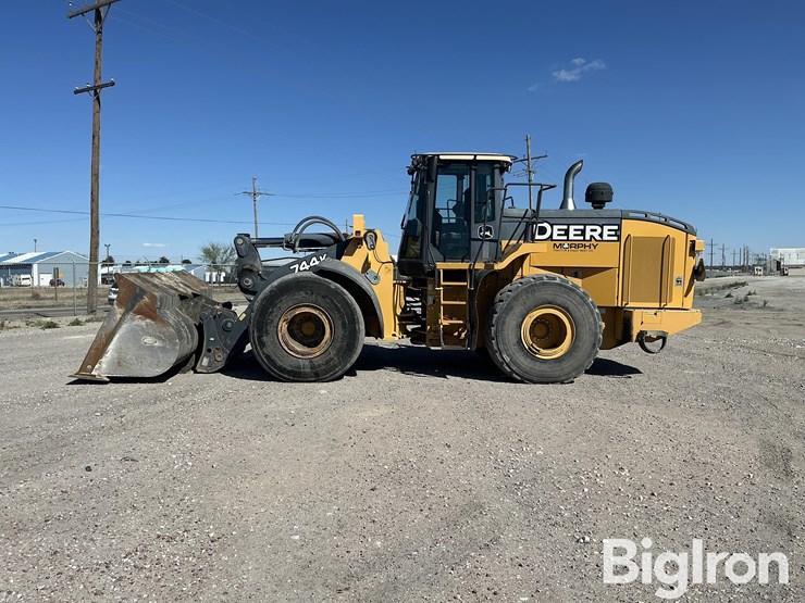 2018-deere-744k-image-8