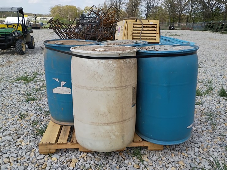 #24393-•-pallet-of-plastic-barrels-image-3