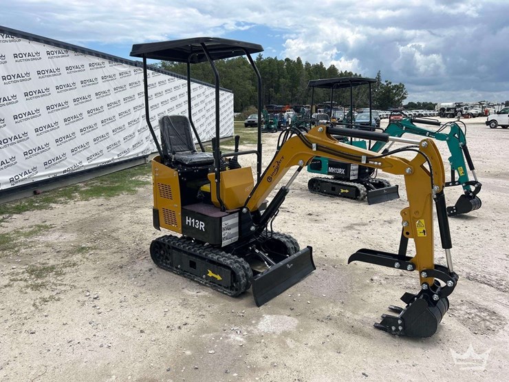2026-cfg-industrial-h13r-mini-excavator-image-2