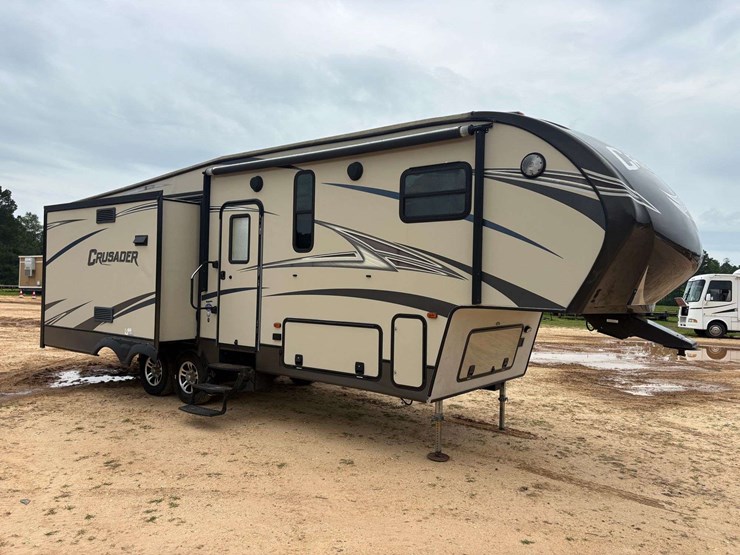 2015-forrest-river-crusader-5th-wheel-travel-trailer-image-4