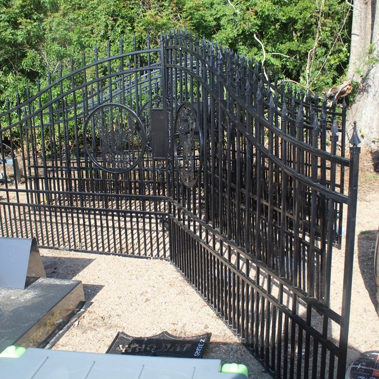 #5127 • SET OF GATES WITH DEER DESIGN ON THEM