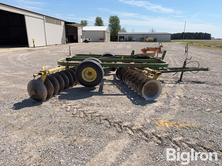 john-deere-210-image-4