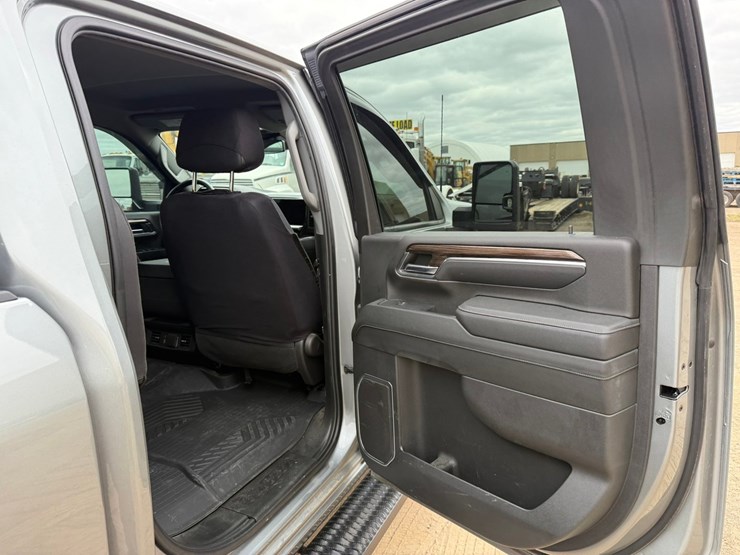 2024-chevrolet-3500-image-35