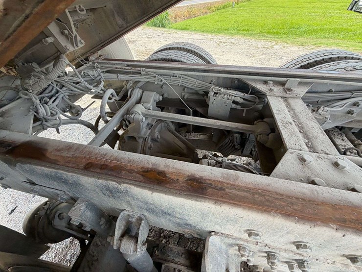 2016-kenworth-t880-image-18