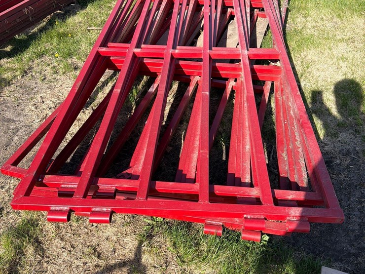 6-12ft-livestock-gates-image-2