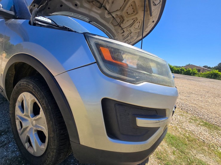 2016-ford-explorer-image-71