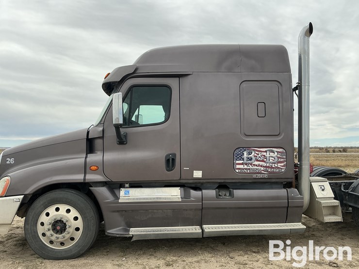 2016-freightliner-cascadia-125-image-12