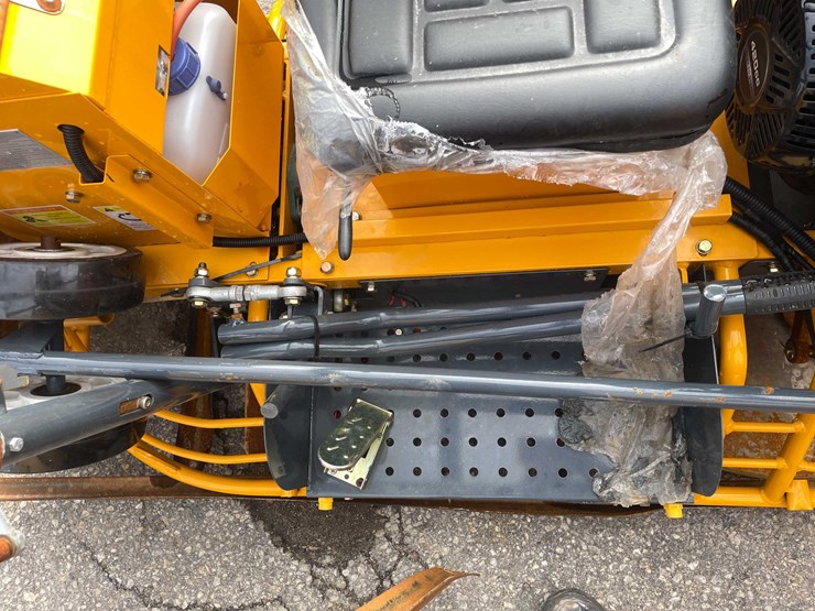 #9043-•-unused-ride-on-concrete-power-trowel-(o12)-image-29