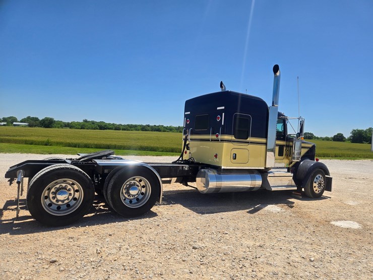 2023-kenworth-w900-image-20