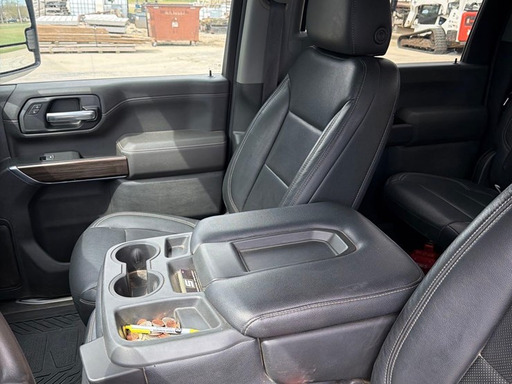 2021-chevrolet-2500hd-image-38