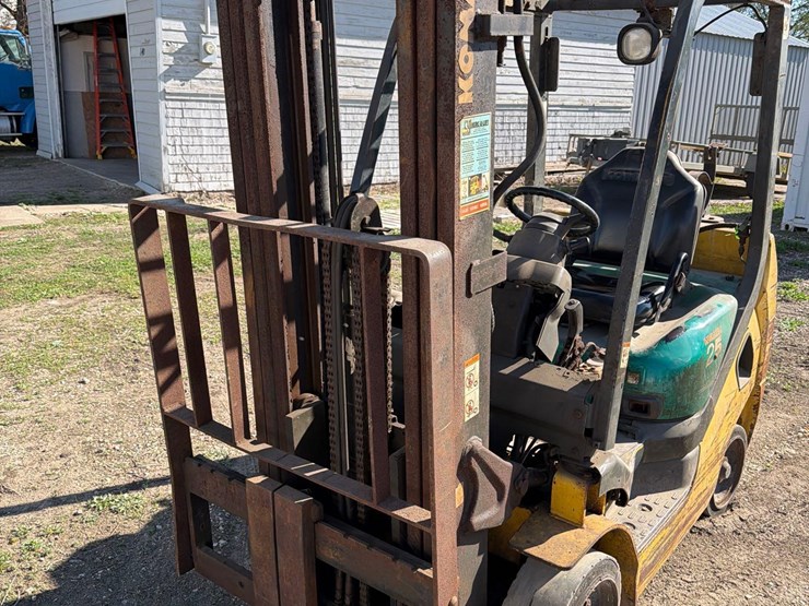 2007-komatsu-fg25st-propane-forklift-image-8