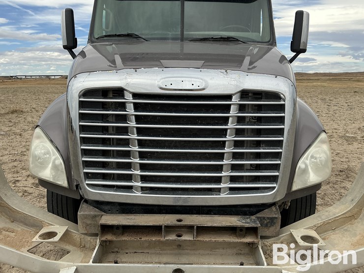 2016-freightliner-cascadia-125-image-13