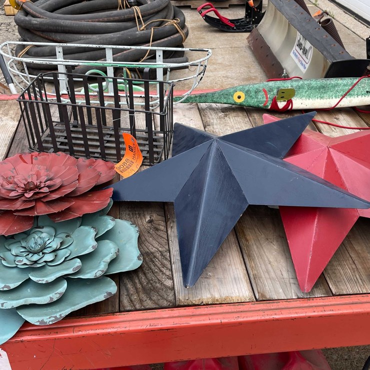 #9088 • (9) Garden Decorations (O4)