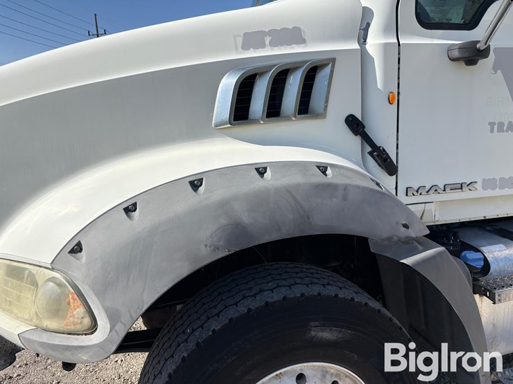 2011-mack-gu800-tri/a-dump-truck-image-13