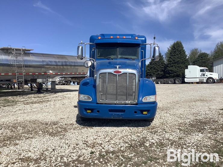 2013-peterbilt-386-image-2