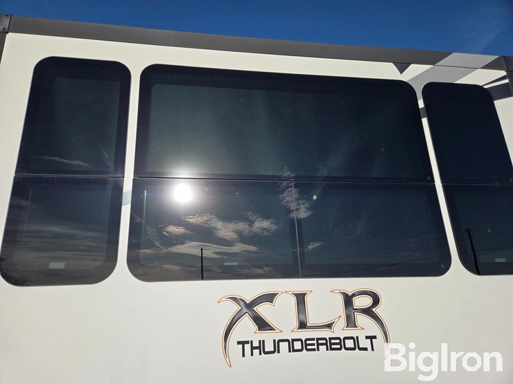2015-forest-river-xlr-thunderbolt-t/a-toy-hauler-image-15