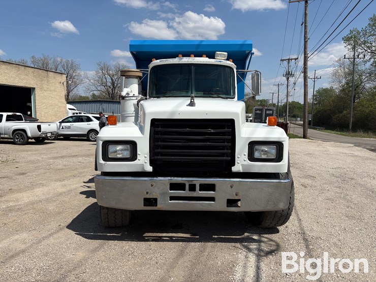 2000-mack-rd600-image-2