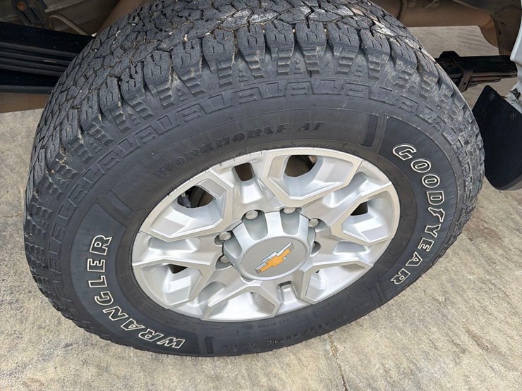 2021-chevrolet-2500hd-image-20