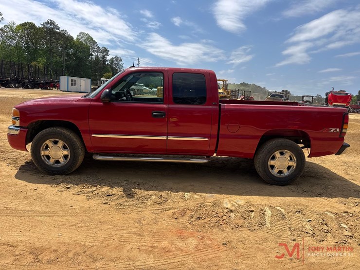 2004-gmc-sierra-1500-image-5