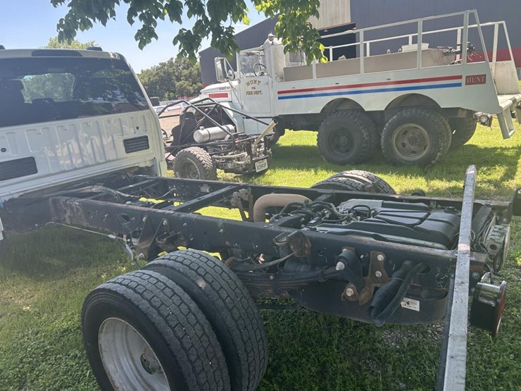 2020-ford-f550-image-10