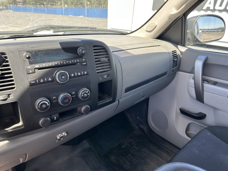 2013-chevrolet-silverado-1500-image-15