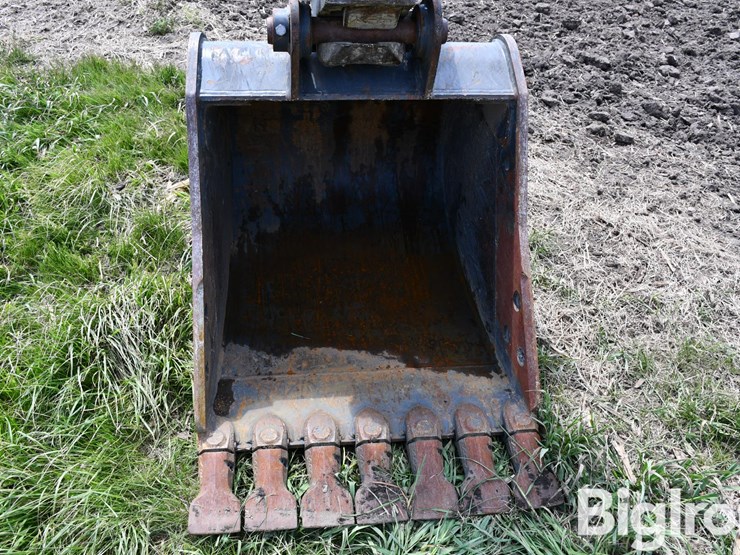 2014-deere-130g-image-18