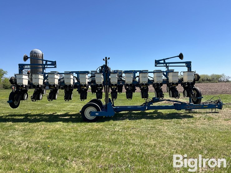 2011-kinze-3600-image-4