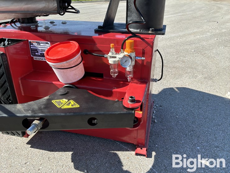 2025-massey-ferguson-730-image-15