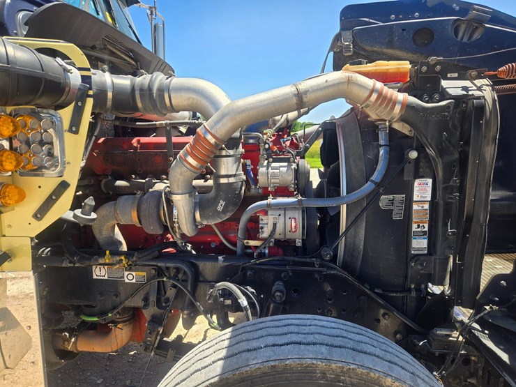 2023-kenworth-w900-image-45