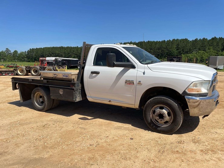 2011-dodge-ram-3500hd-image-4