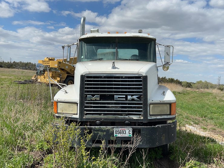 2000-mack-ch613-image-7