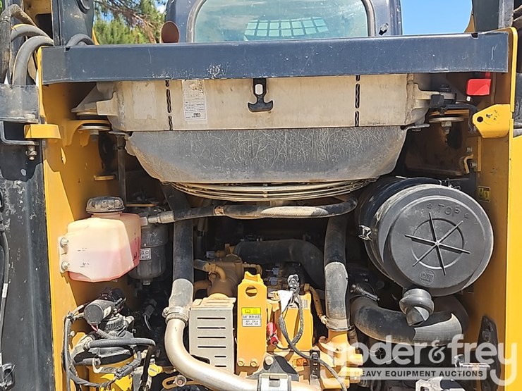 2023-caterpillar-259d3-image-21
