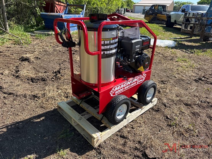 new-magnum-4000-series-gold-portable-hot-water-pressure-washer-image-2